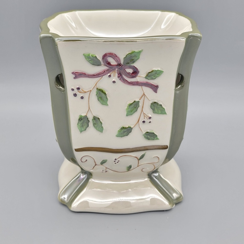 Yankee Candle Holly Berry Tealight Wax Melt Warmer Ceramic Holiday Christmas - Picture 1 of 6